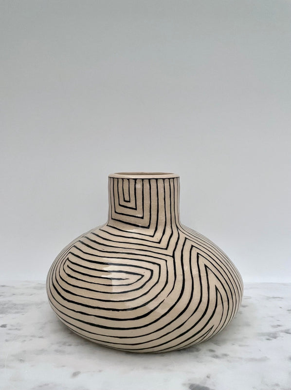 Wondering People_Onion Shaped Vase_1