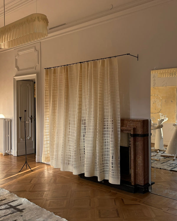 Wondering People_Curtain_8