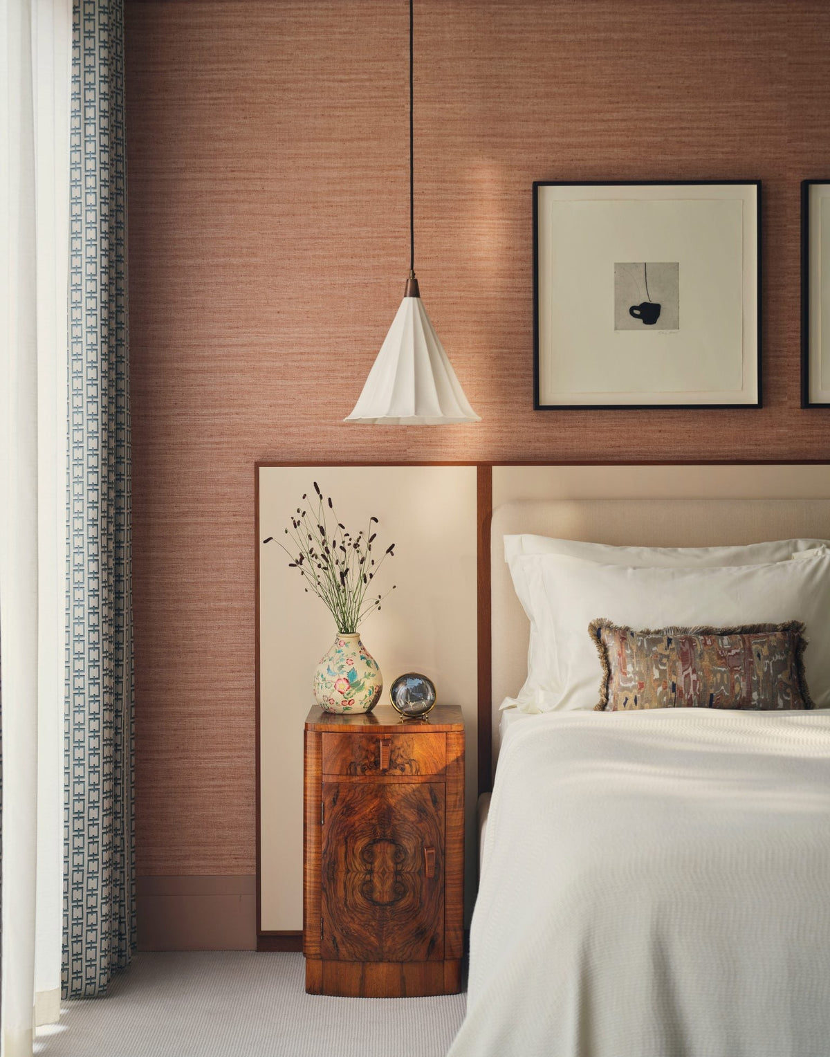 Wondering People: Left Image_