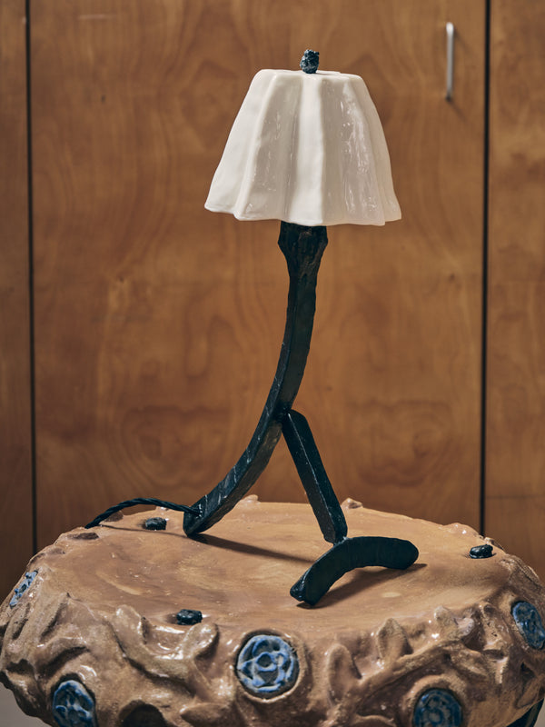 Wondering People_Tripod Lamp_24