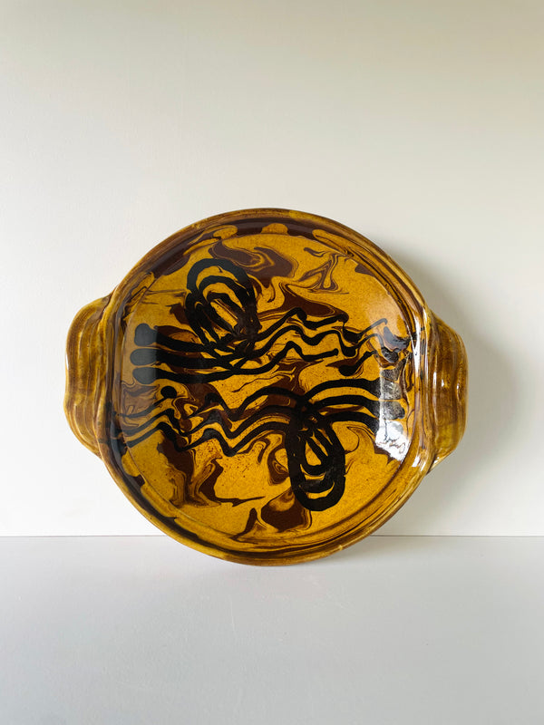 Wondering People_Round Shallow Dish with Handles I_32