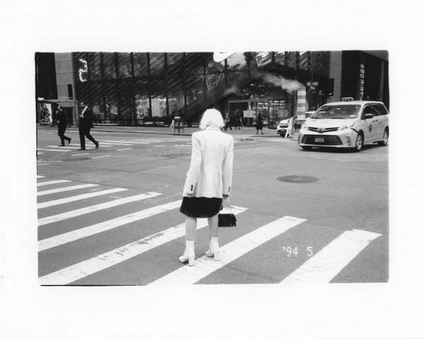 Wondering People_Woman crossing the street, New York story_13