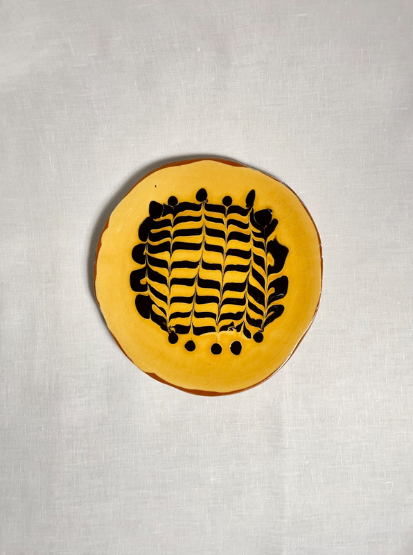 Wondering People_Slipware Feather Comb Yellow And Black_32