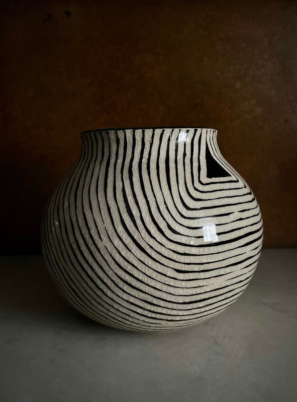 Wondering People_Vase_17